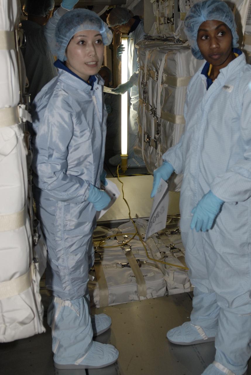 STS-131 CREW CEIT - MPLM INSPECTION