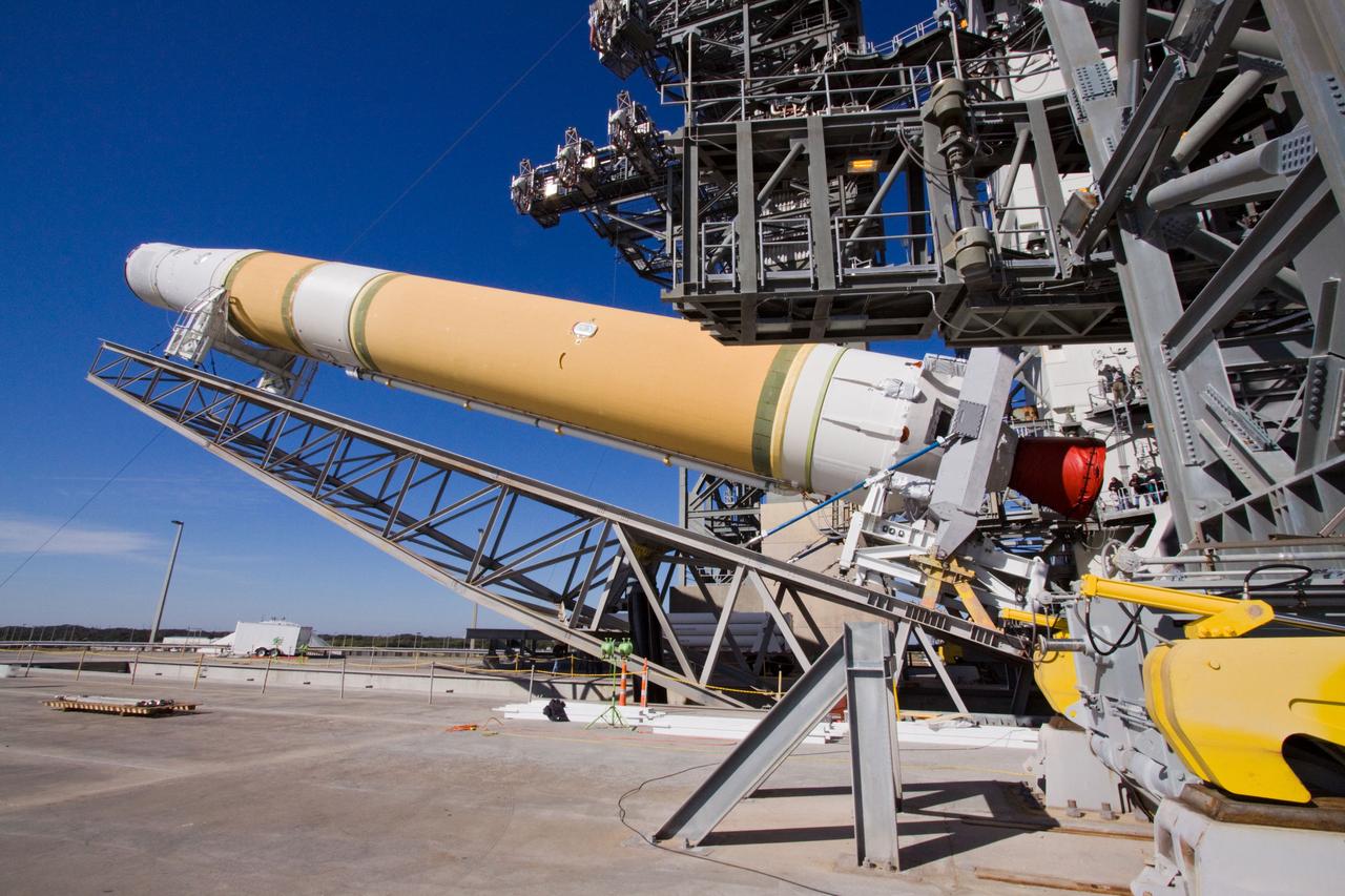 GOES-P DELTA IV BOOSTER ERECTION