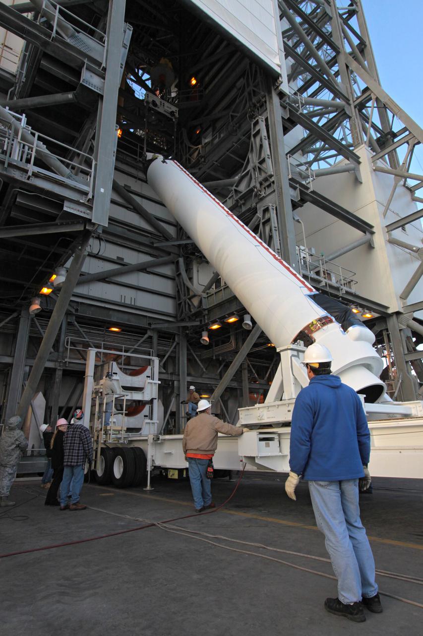 GOES-P DELTA IV SRB #2 LIFT & MATE TO BOOSTER
