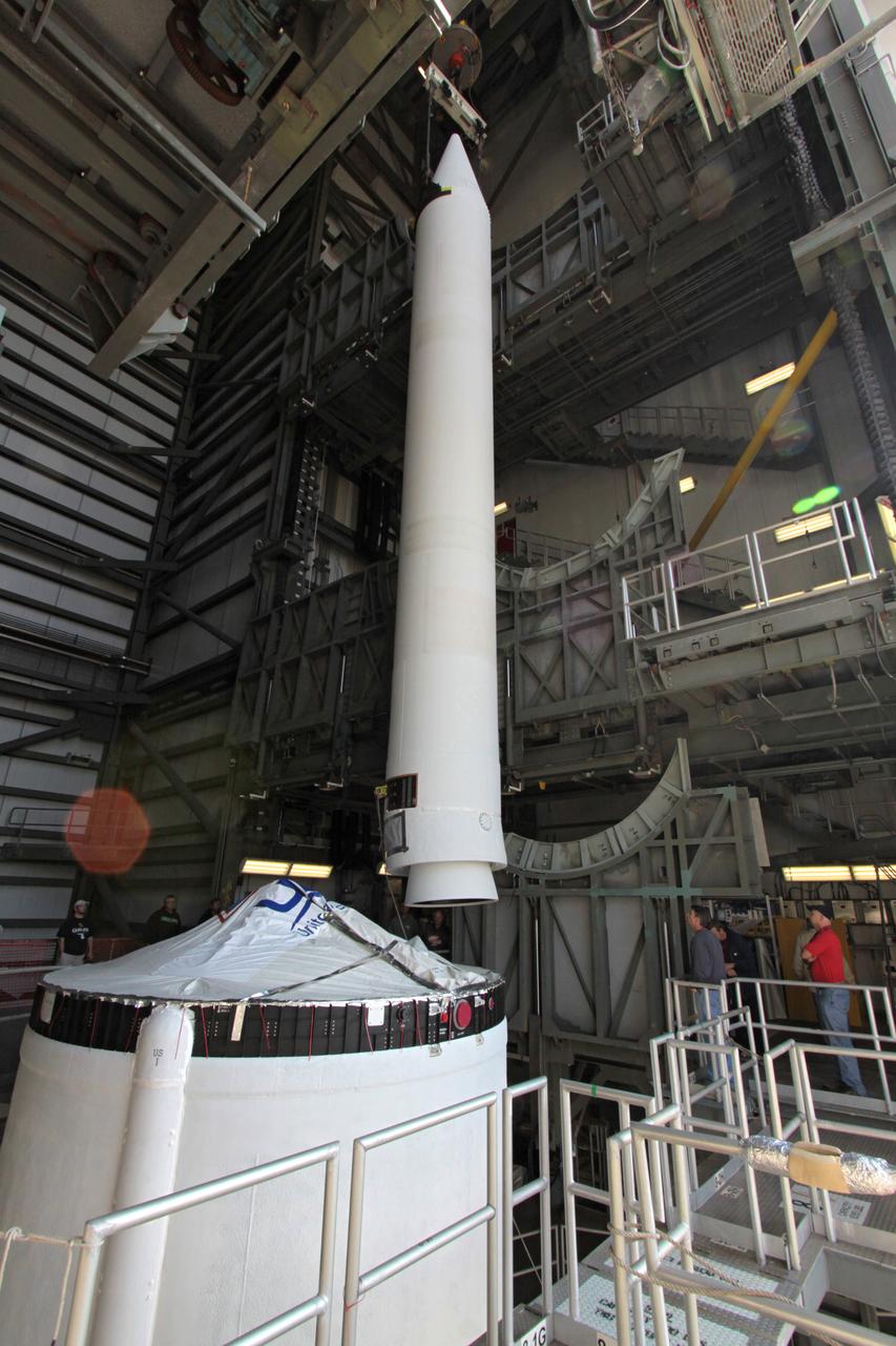 GOES-P DELTA IV SRB #2 LIFT & MATE TO BOOSTER