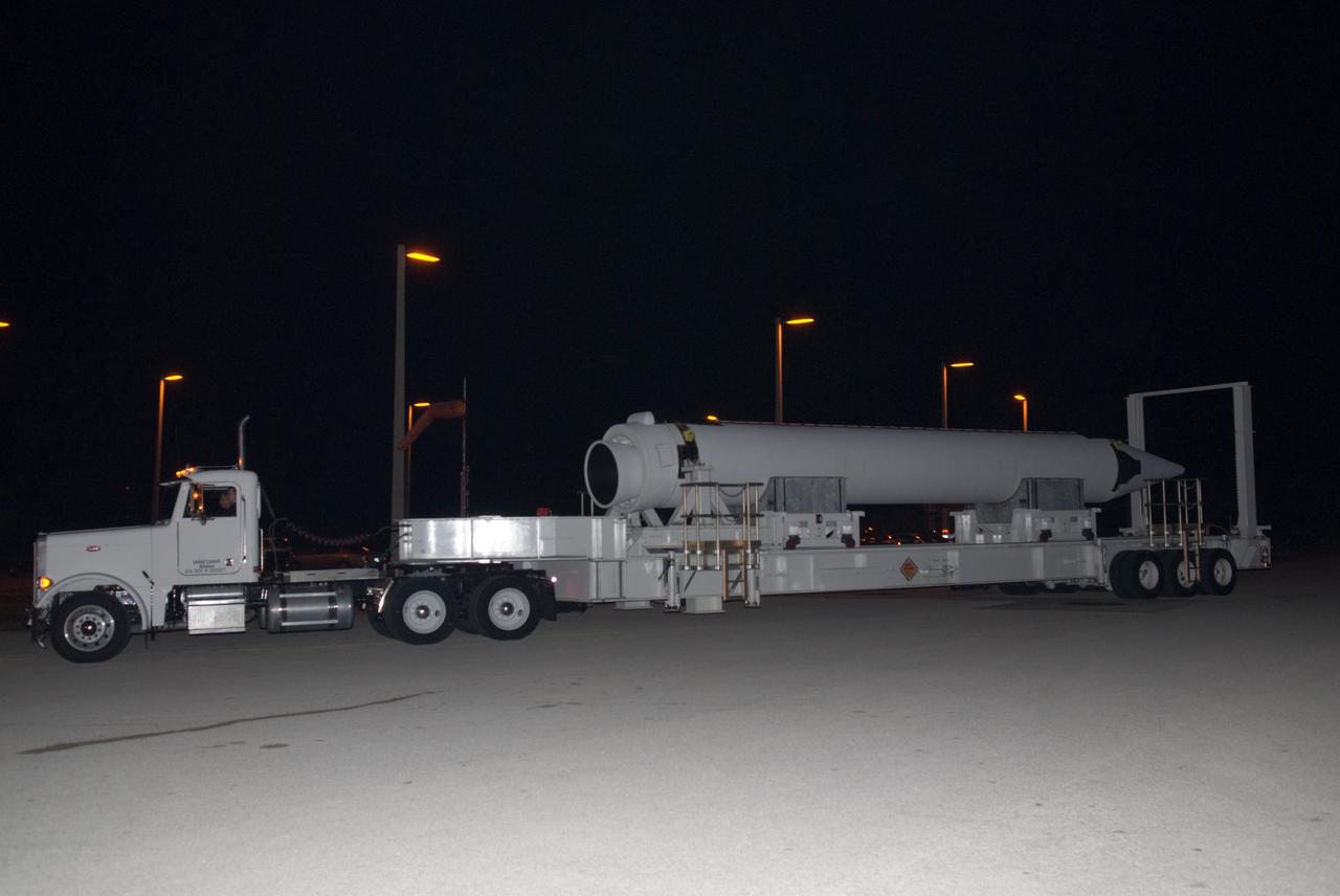 GOES-P DELTA IV SRB #1 ARRIVES AT PAD 37