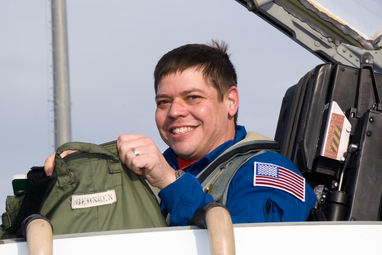 STS-130 TCDT - CREW ARRIVAL
