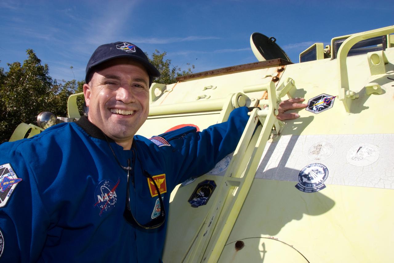 STS-130 TCDT - M113 TRAINING