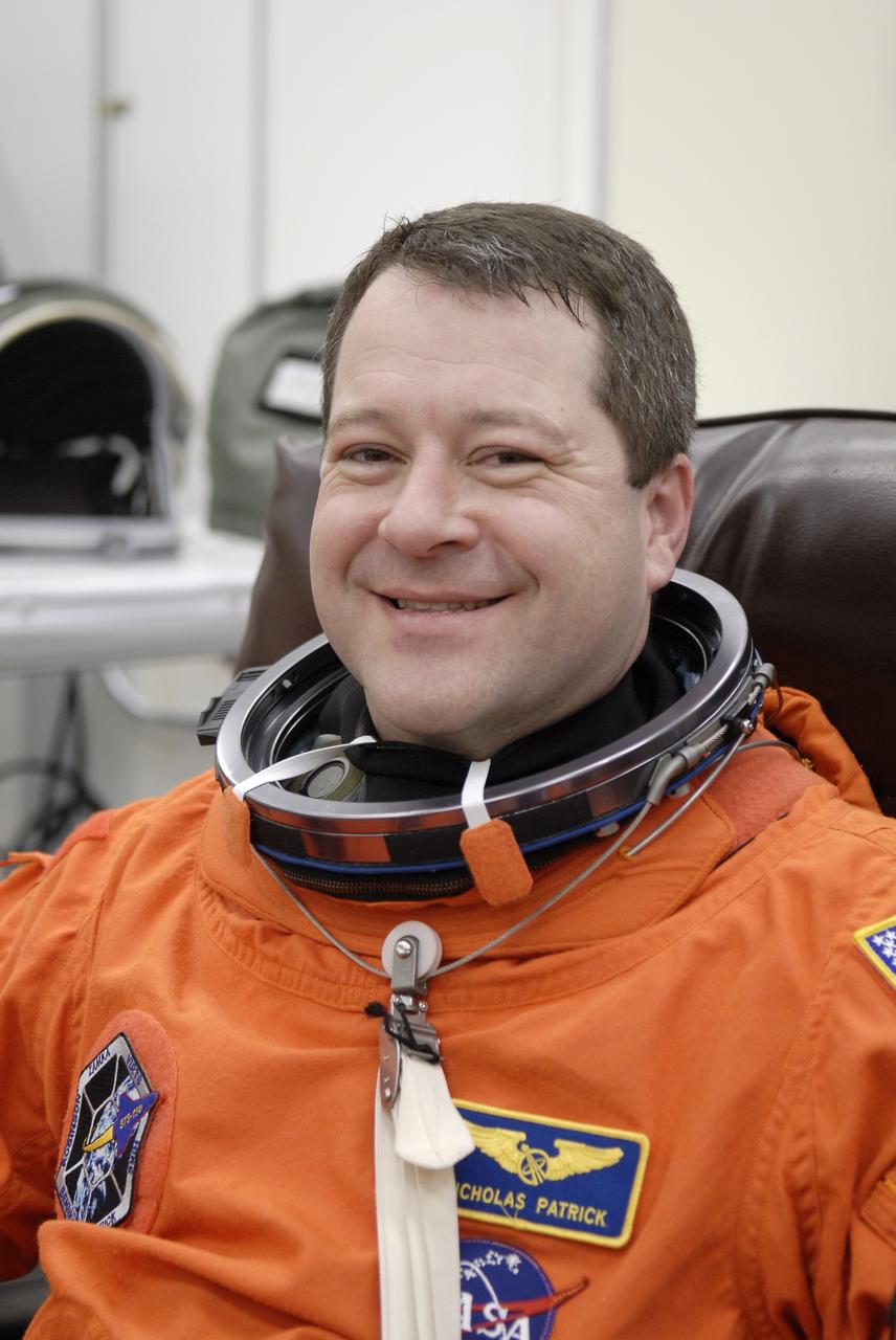 STS-130 TCDT - SUITING