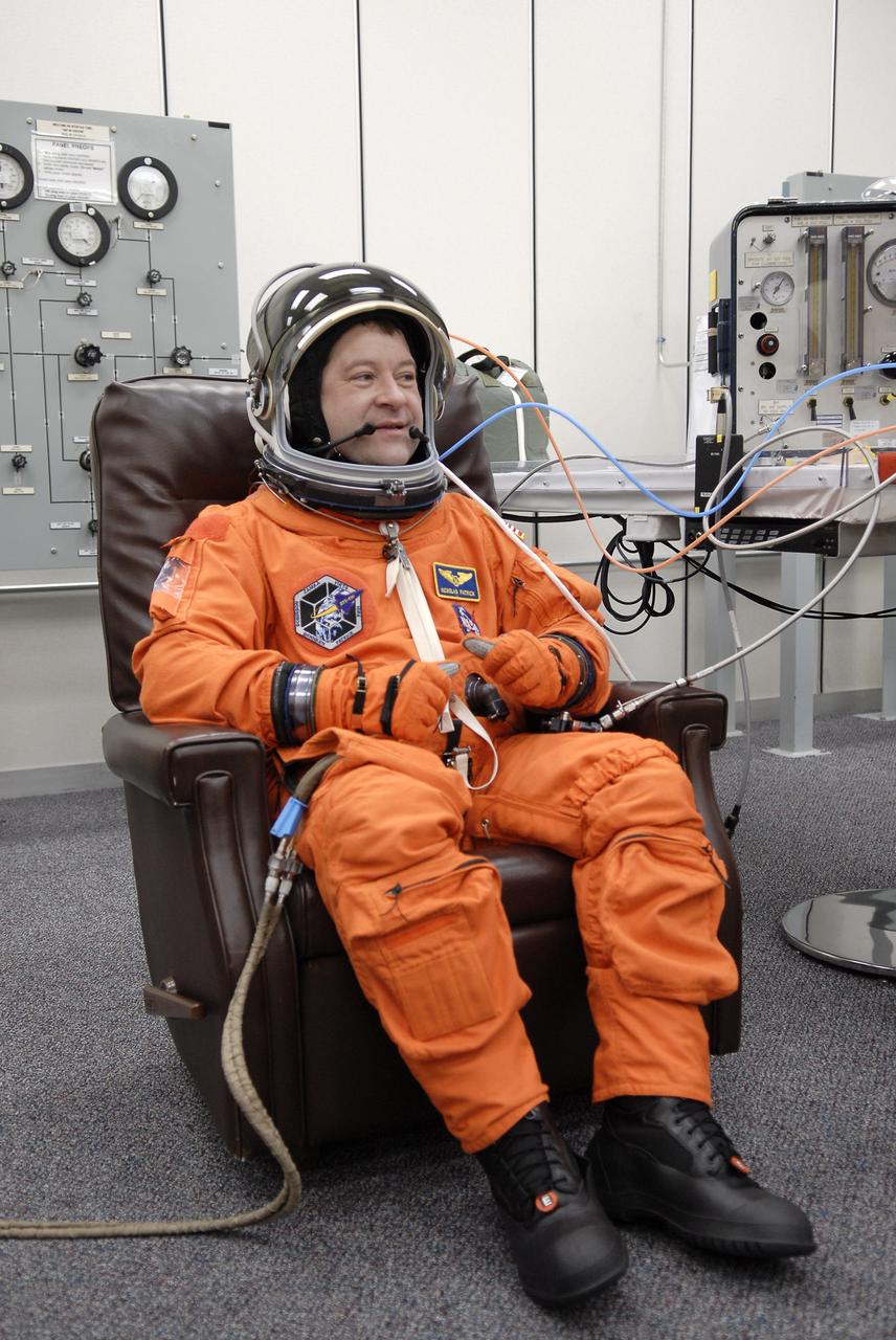 STS-130 TCDT - SUITING