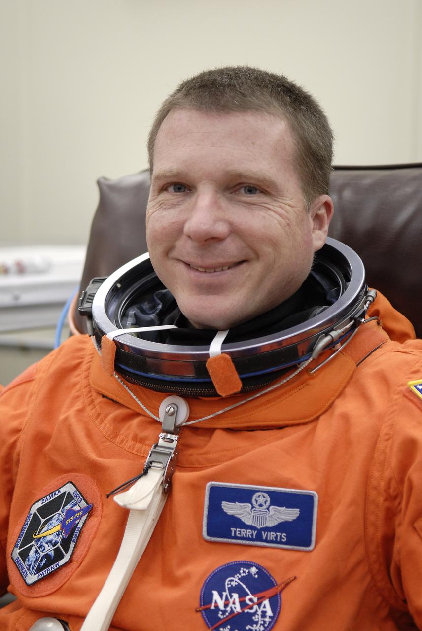 STS-130 TCDT - SUITING