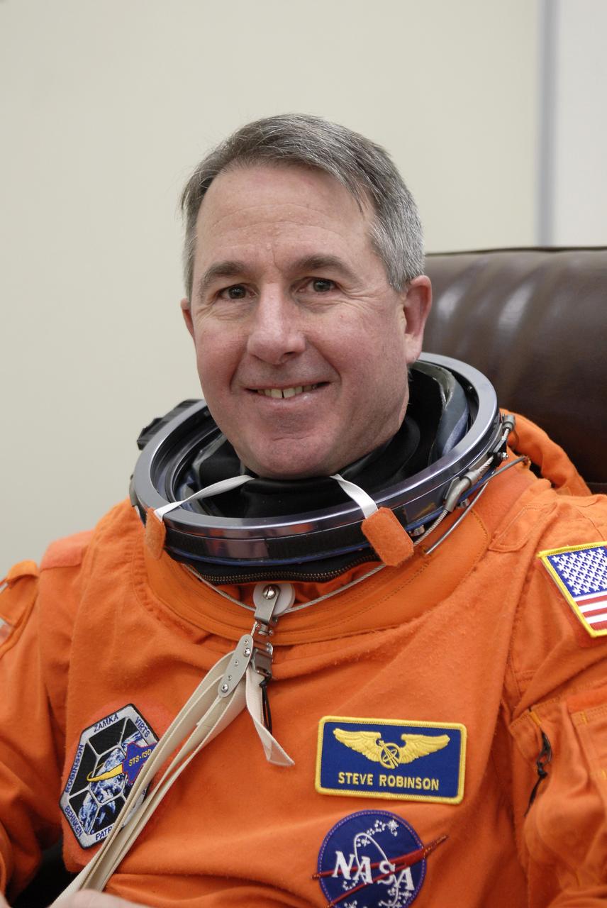 STS-130 TCDT - SUITING