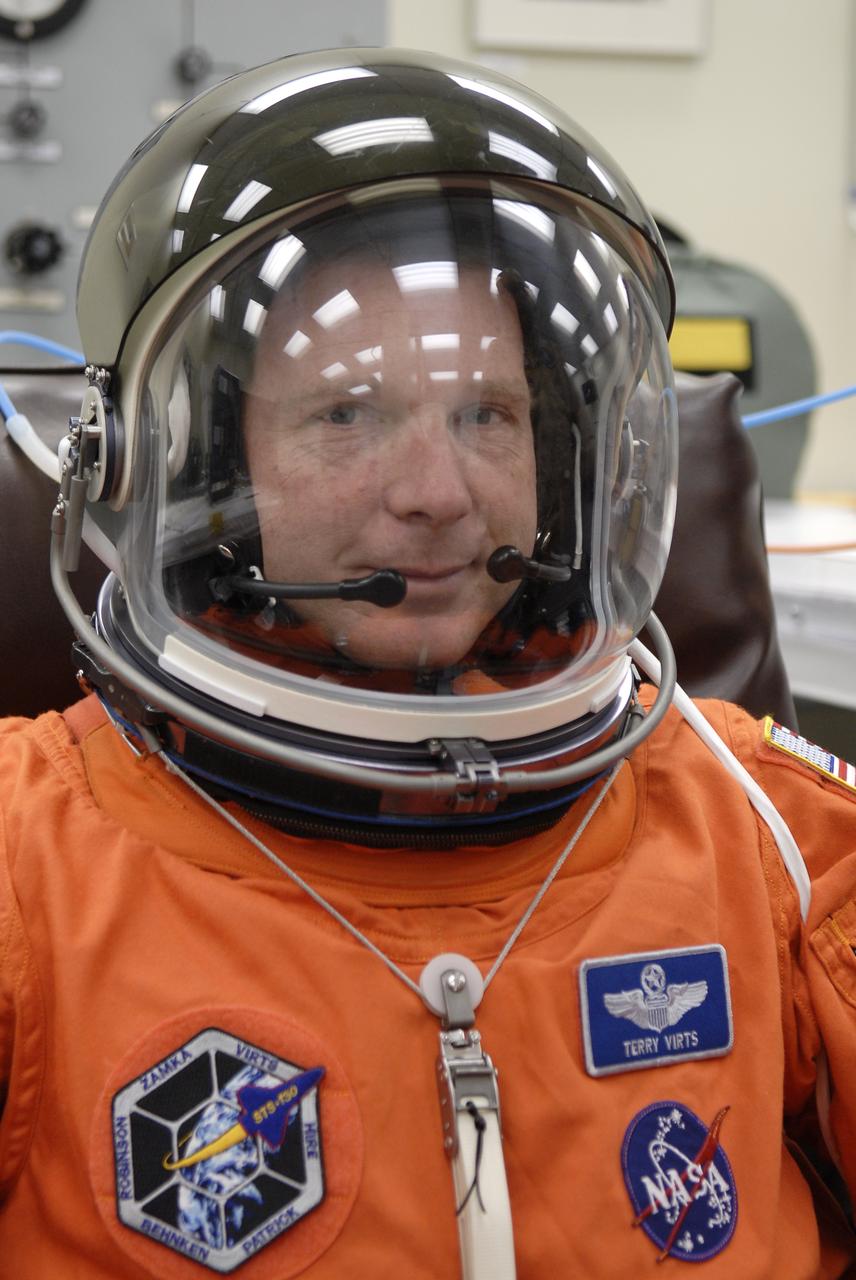 STS-130 TCDT - SUITING