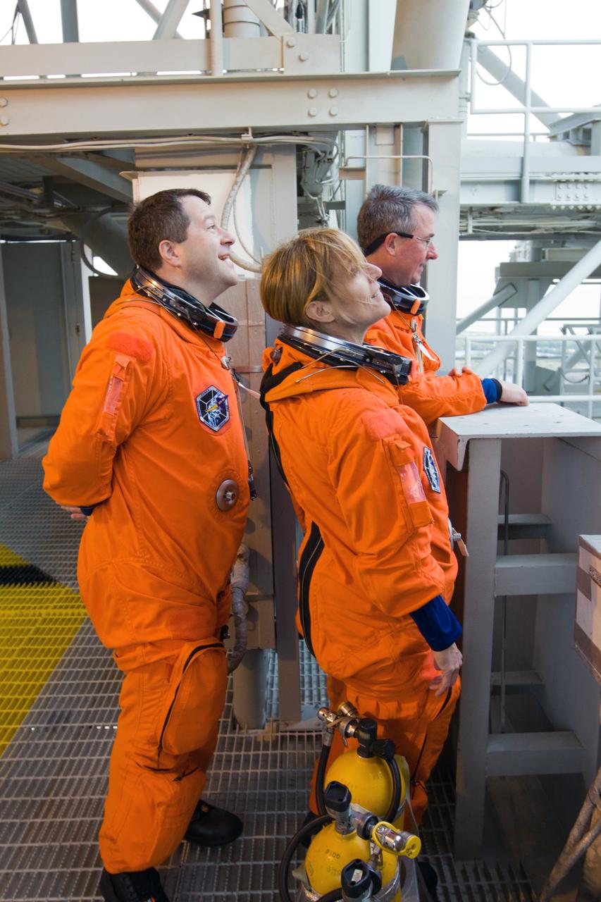 STS-130 TCDT - ORBITER INGRESS - WHITEROOM