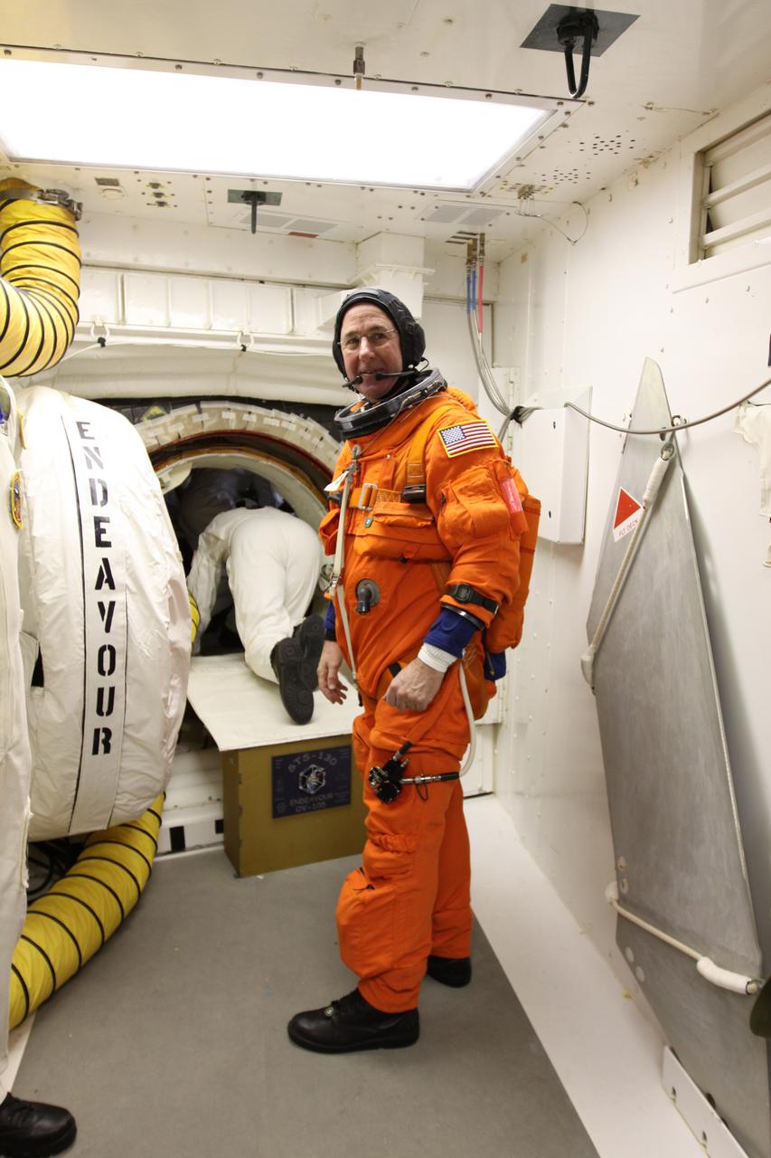 STS-130 TCDT - ORBITER INGRESS - WHITEROOM