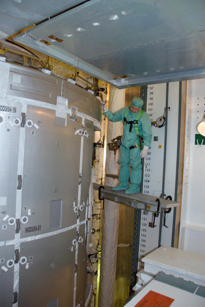 STS-130 TCDT - PAYLOAD BAY WALKDOWN