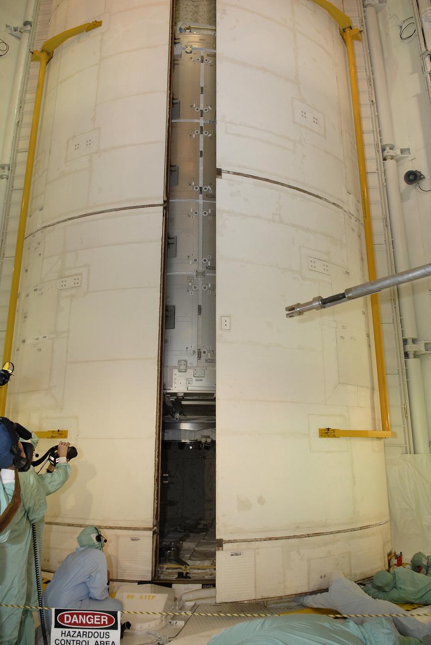STS-130 ENDEAVOUR PAYLOAD BAY DOOR CLOSURE