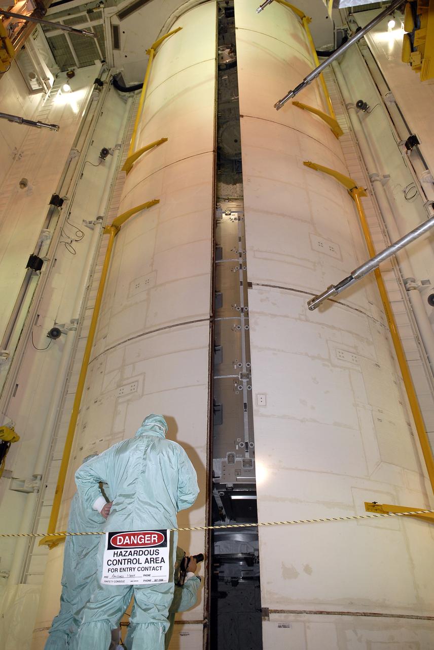 STS-130 ENDEAVOUR PAYLOAD BAY DOOR CLOSURE