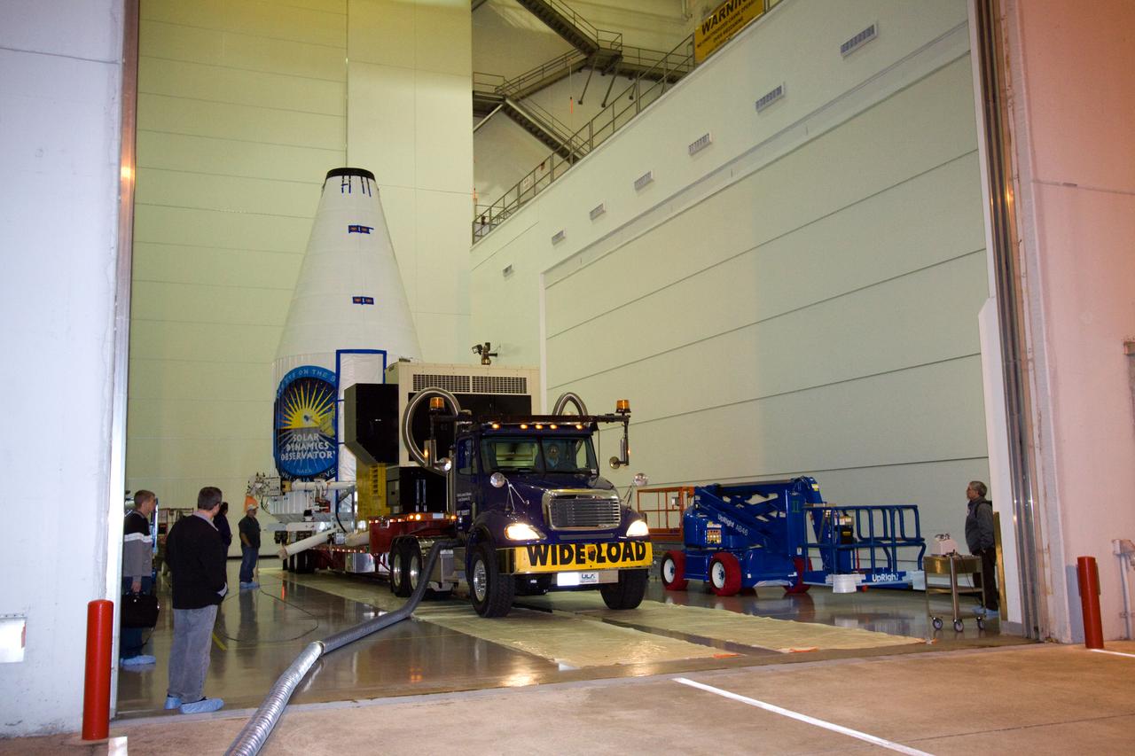 SDO MOVE FROM ASTROTECH TO PAD 41 - LIFT & MATE