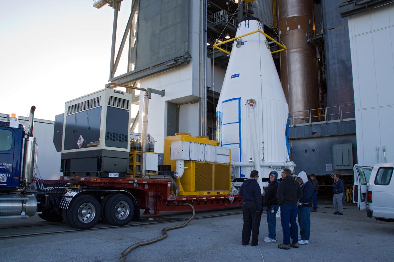 SDO MOVE FROM ASTROTECH TO PAD 41 - LIFT & MATE