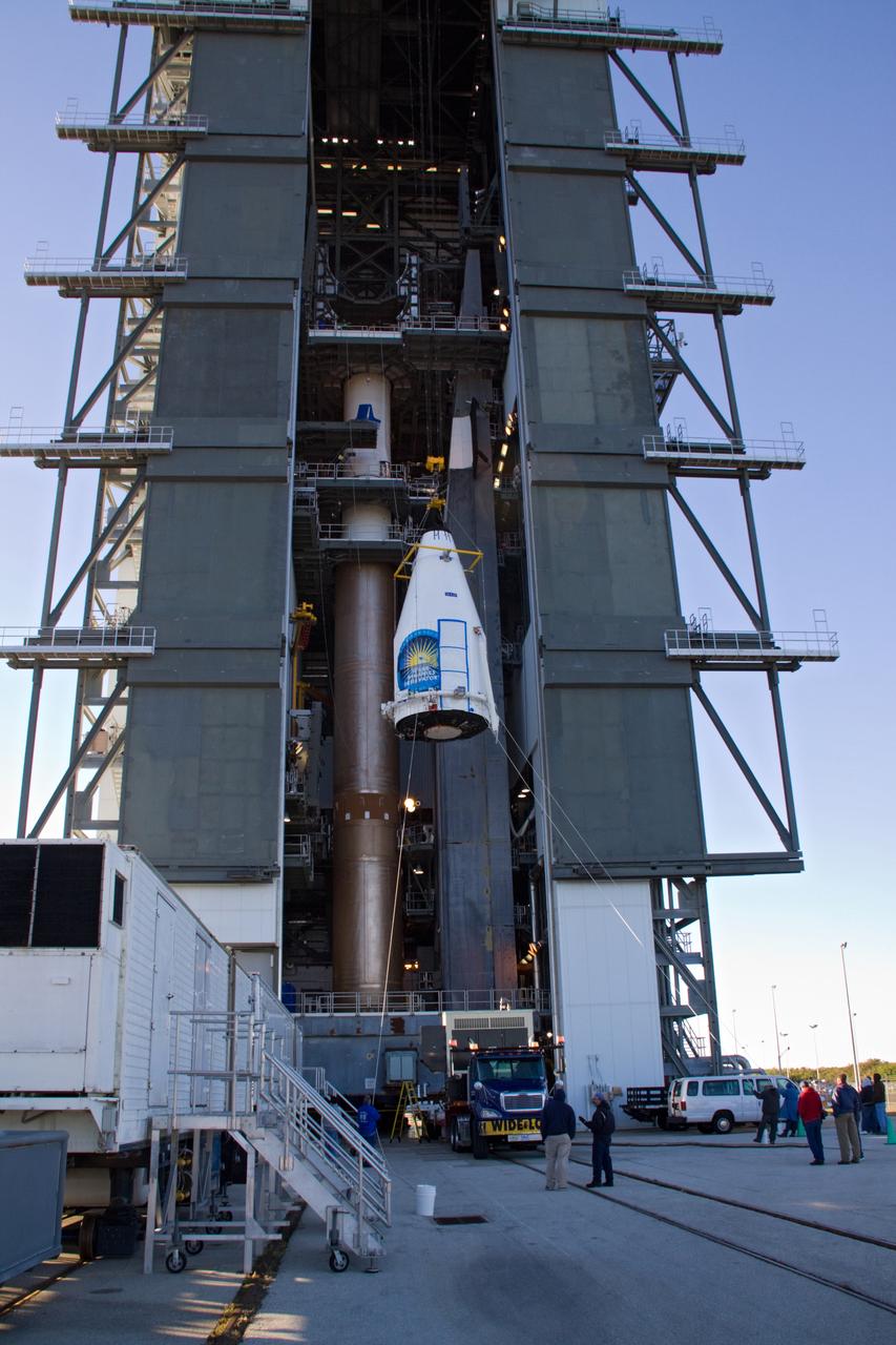 SDO MOVE FROM ASTROTECH TO PAD 41 - LIFT & MATE