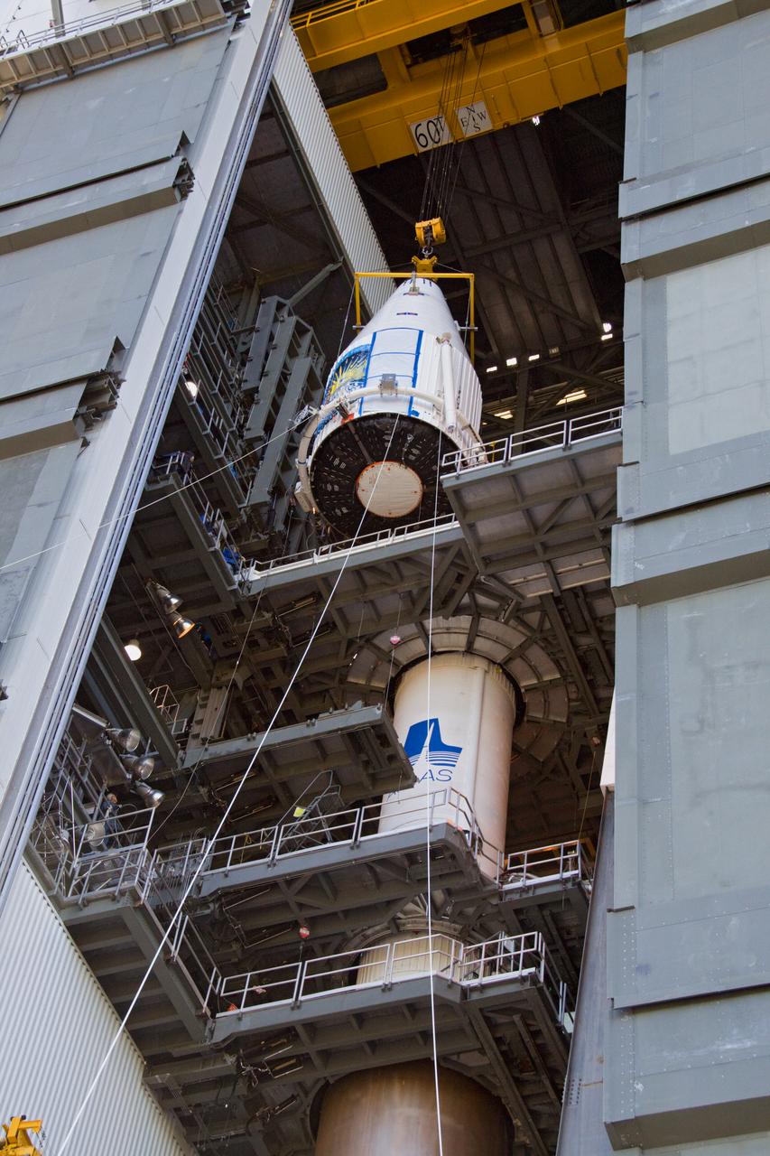 SDO MOVE FROM ASTROTECH TO PAD 41 - LIFT & MATE