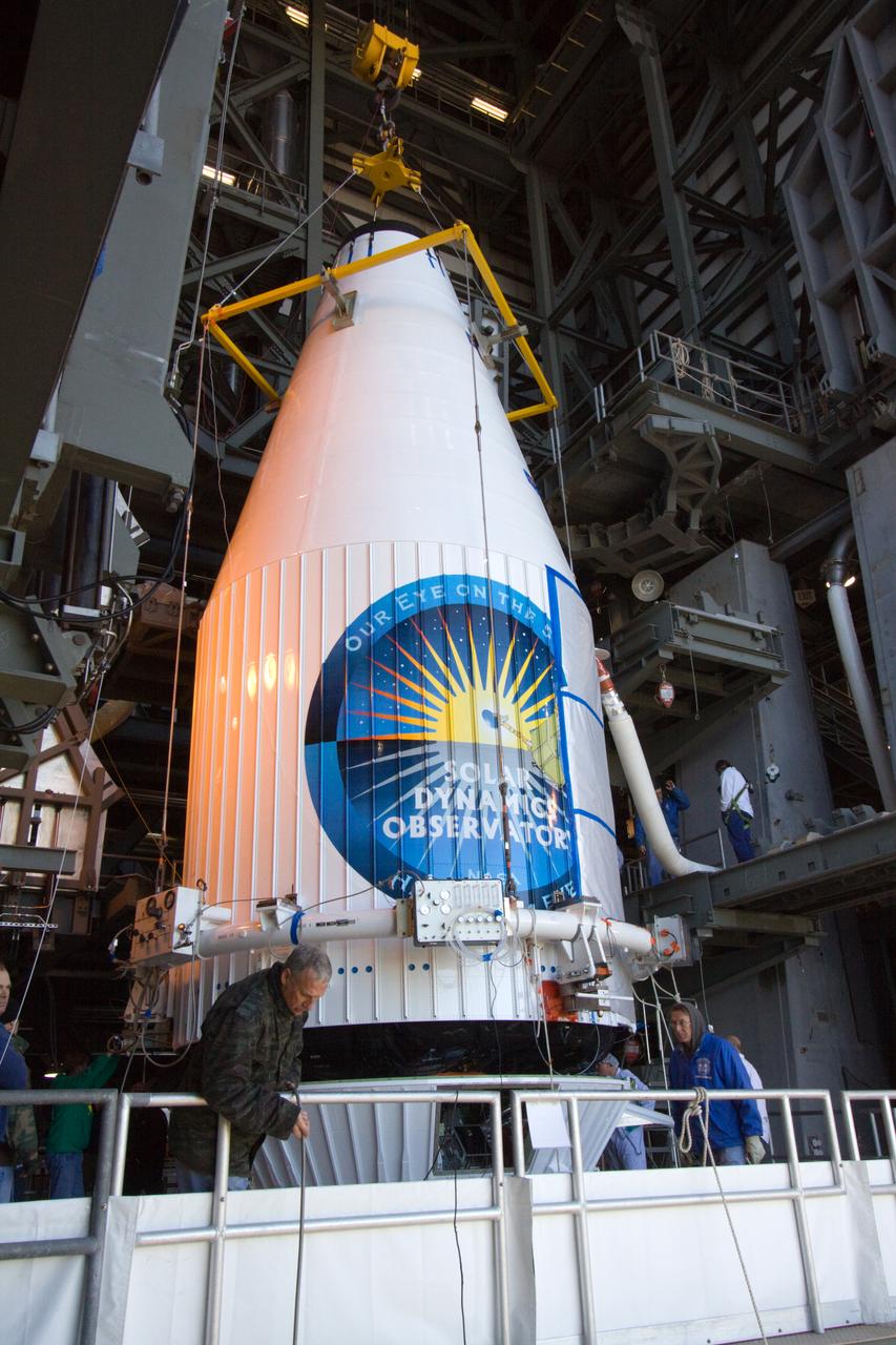 SDO MOVE FROM ASTROTECH TO PAD 41 - LIFT & MATE