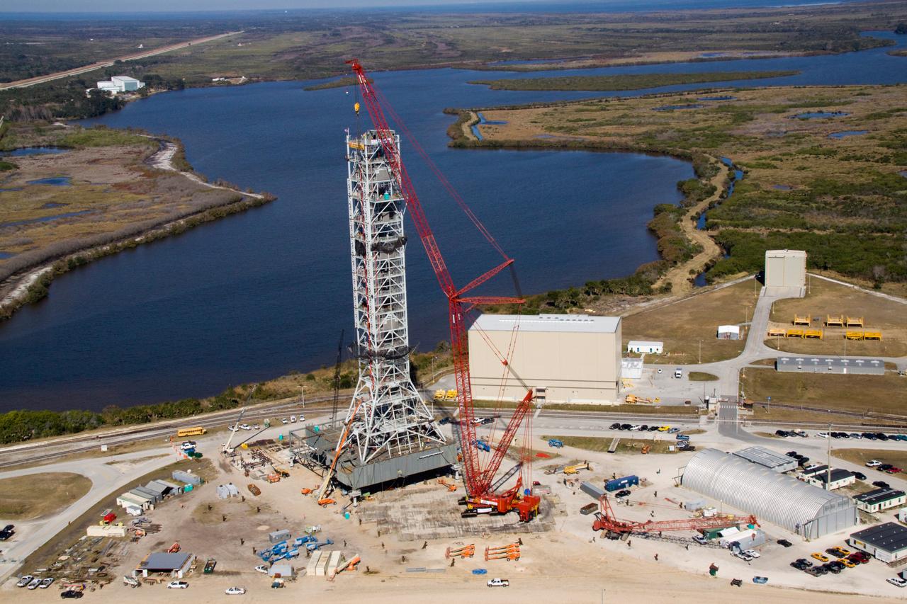 CONSTELLATION - NEW MLP CONSTRUCTION PROGRESS - 10TH SEGMENT TOWER LIFT - AS SEEN FROM VAB ROOF