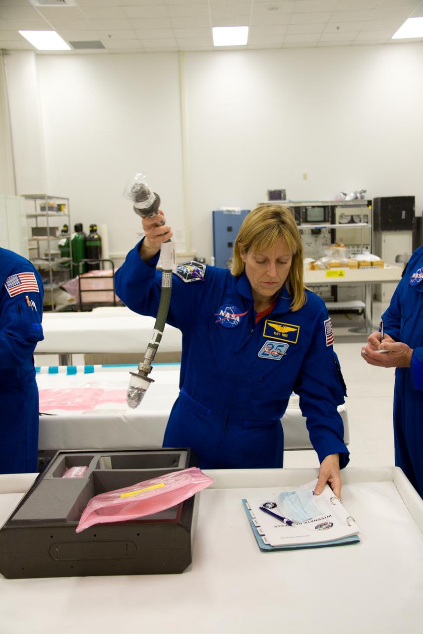 STS-130 LAUNCH L-5 CREW INSPECTS NEW AMMONIA LINES