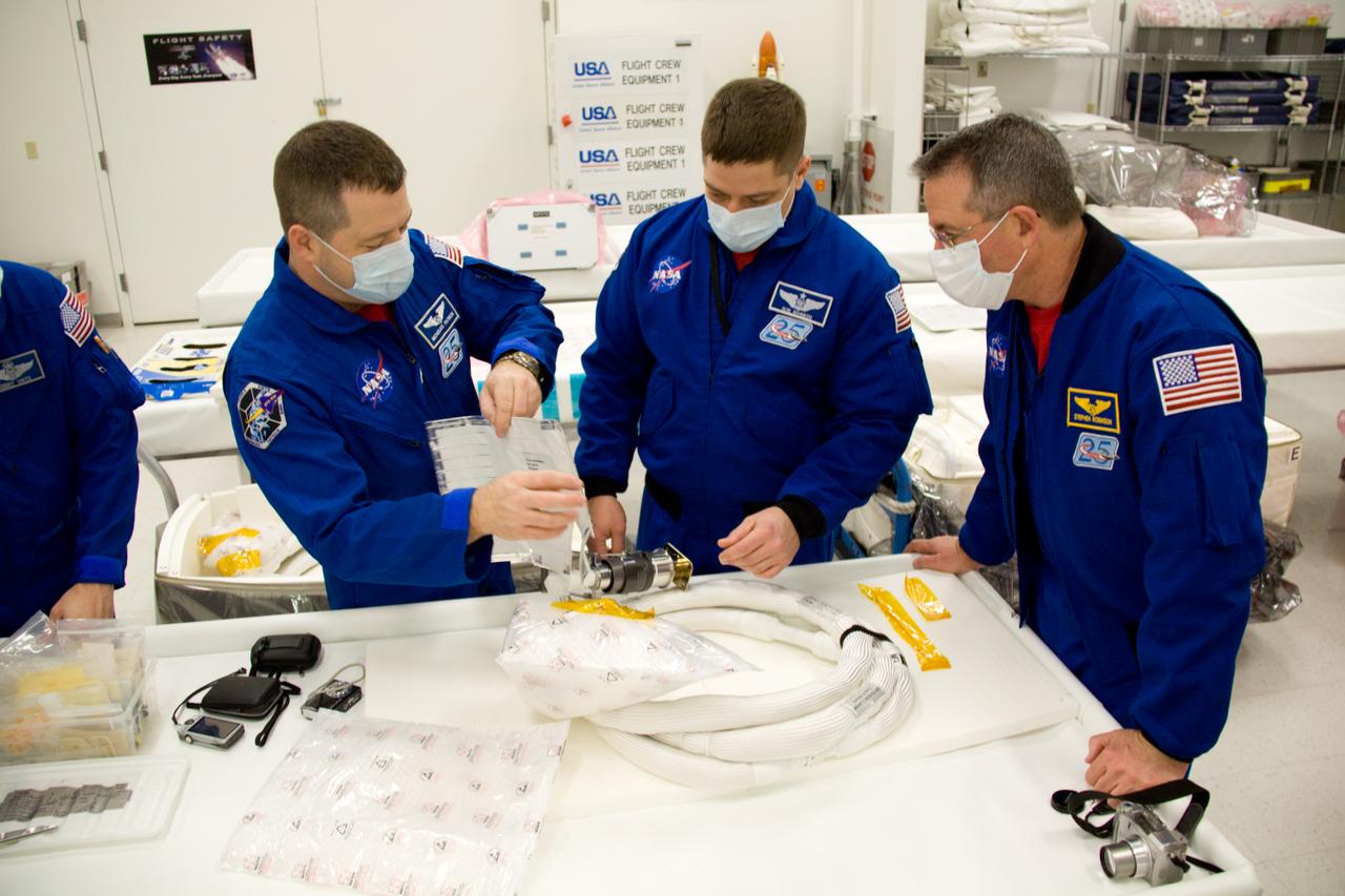 STS-130 LAUNCH L-5 CREW INSPECTS NEW AMMONIA LINES