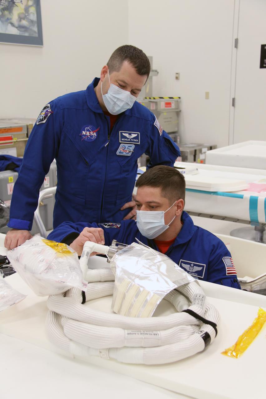 STS-130 LAUNCH L-5 CREW INSPECTS NEW AMMONIA LINES
