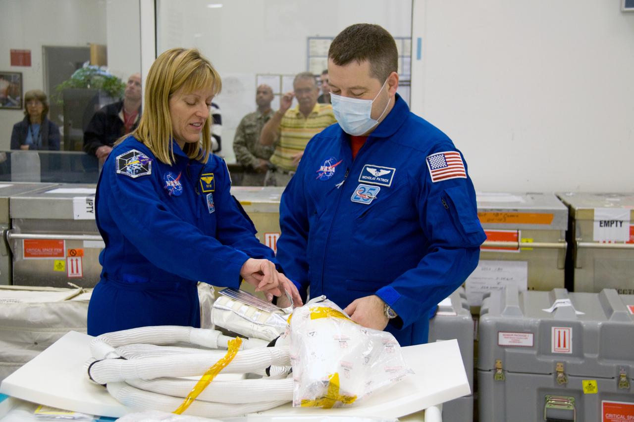 STS-130 LAUNCH L-5 CREW INSPECTS NEW AMMONIA LINES