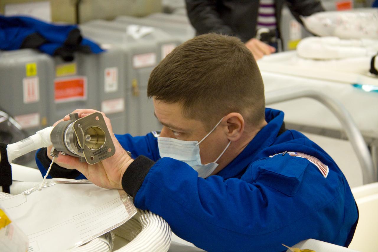 STS-130 LAUNCH L-5 CREW INSPECTS NEW AMMONIA LINES