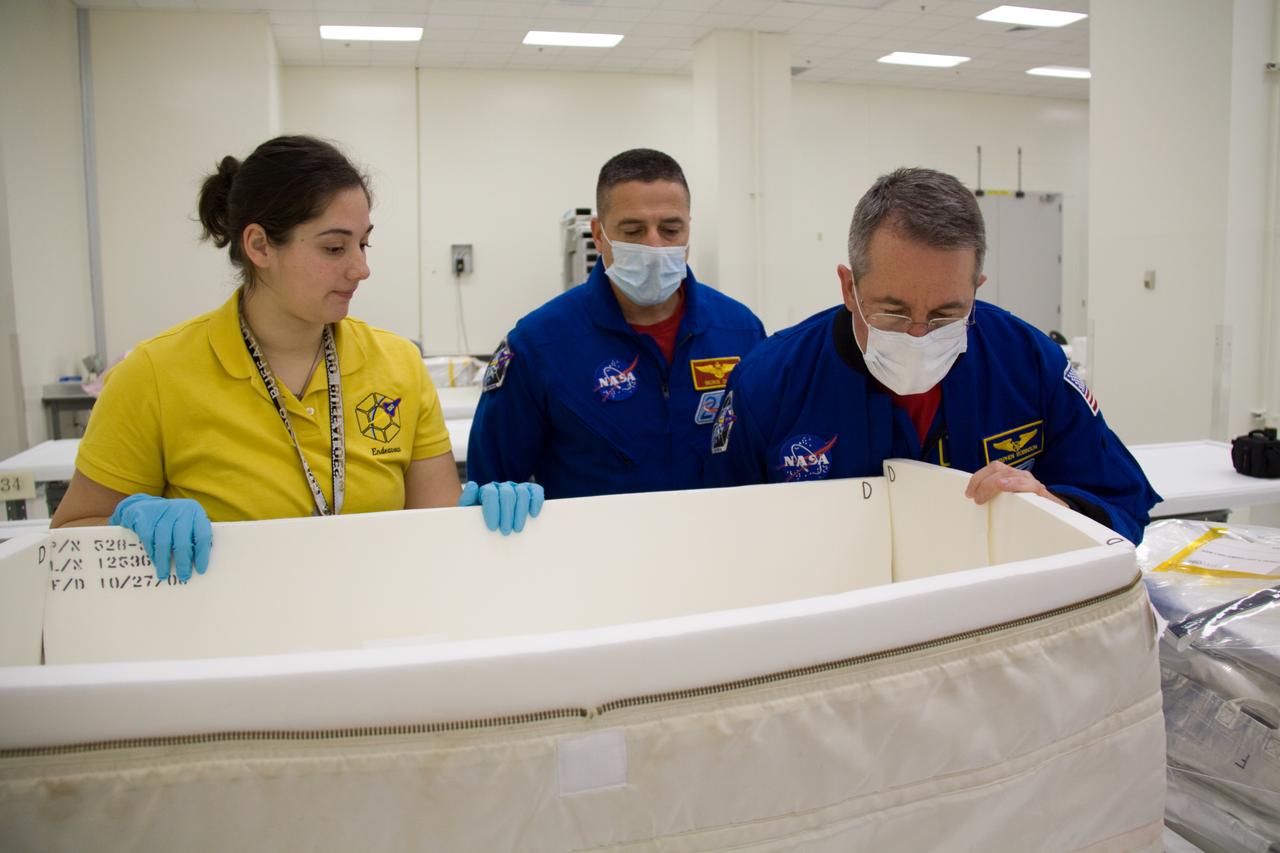 STS-130 LAUNCH L-5 CREW INSPECTS NEW AMMONIA LINES