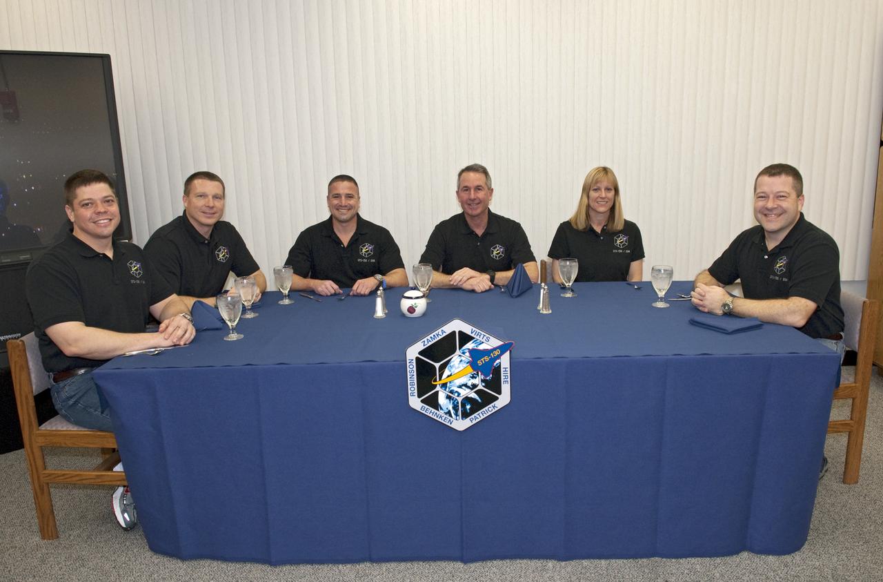 STS-130 LAUNCH L-0 BREAKFAST PHOTO OP