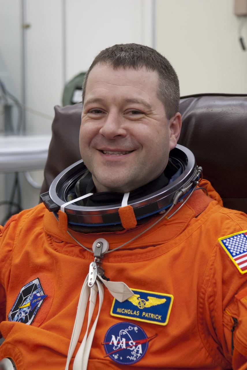 STS-130 LAUNCH L-0 SUITING