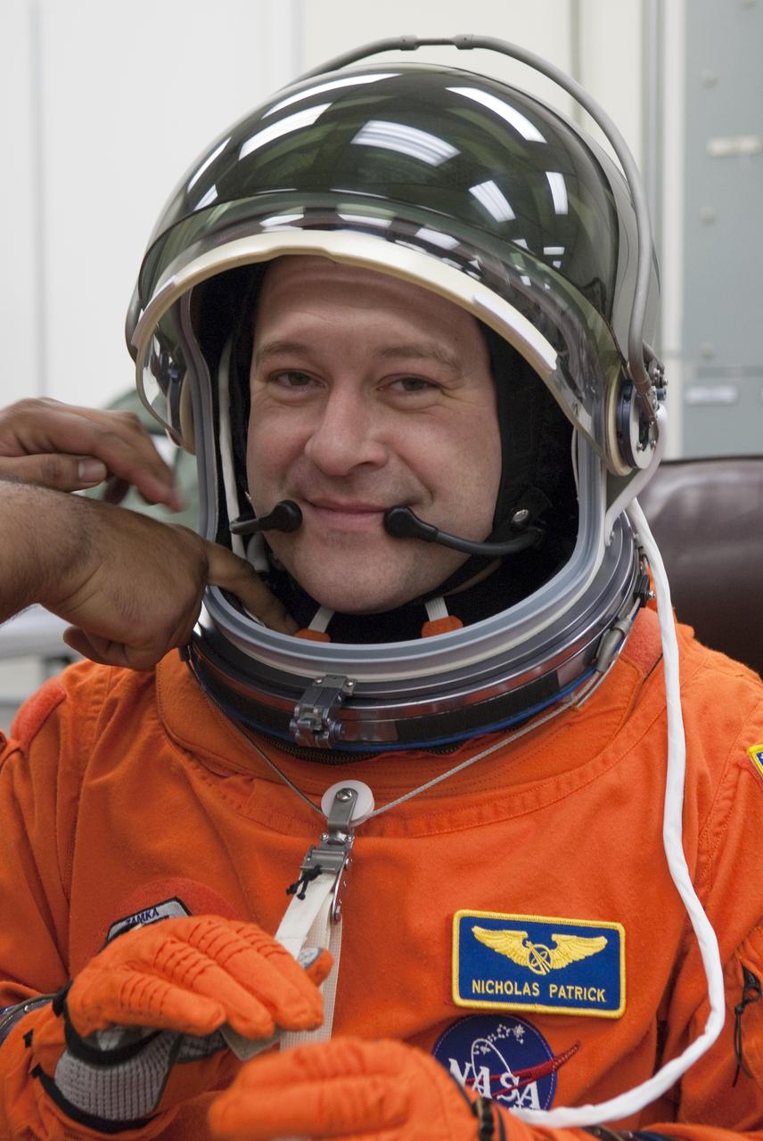 STS-130 LAUNCH L-0 SUITING