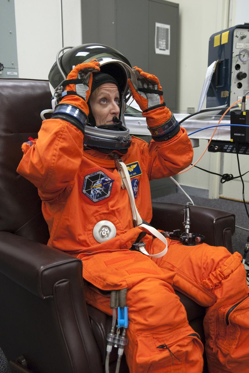 STS-130 LAUNCH L-0 SUITING