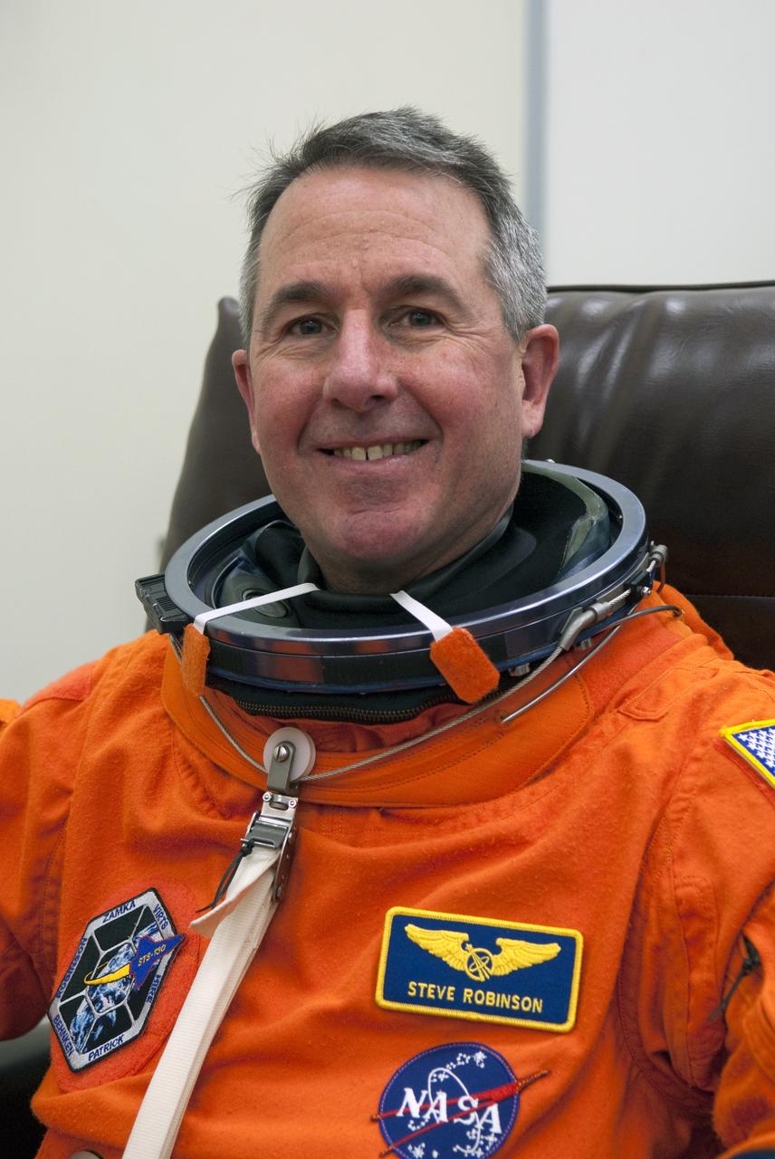 STS-130 LAUNCH L-0 SUITING