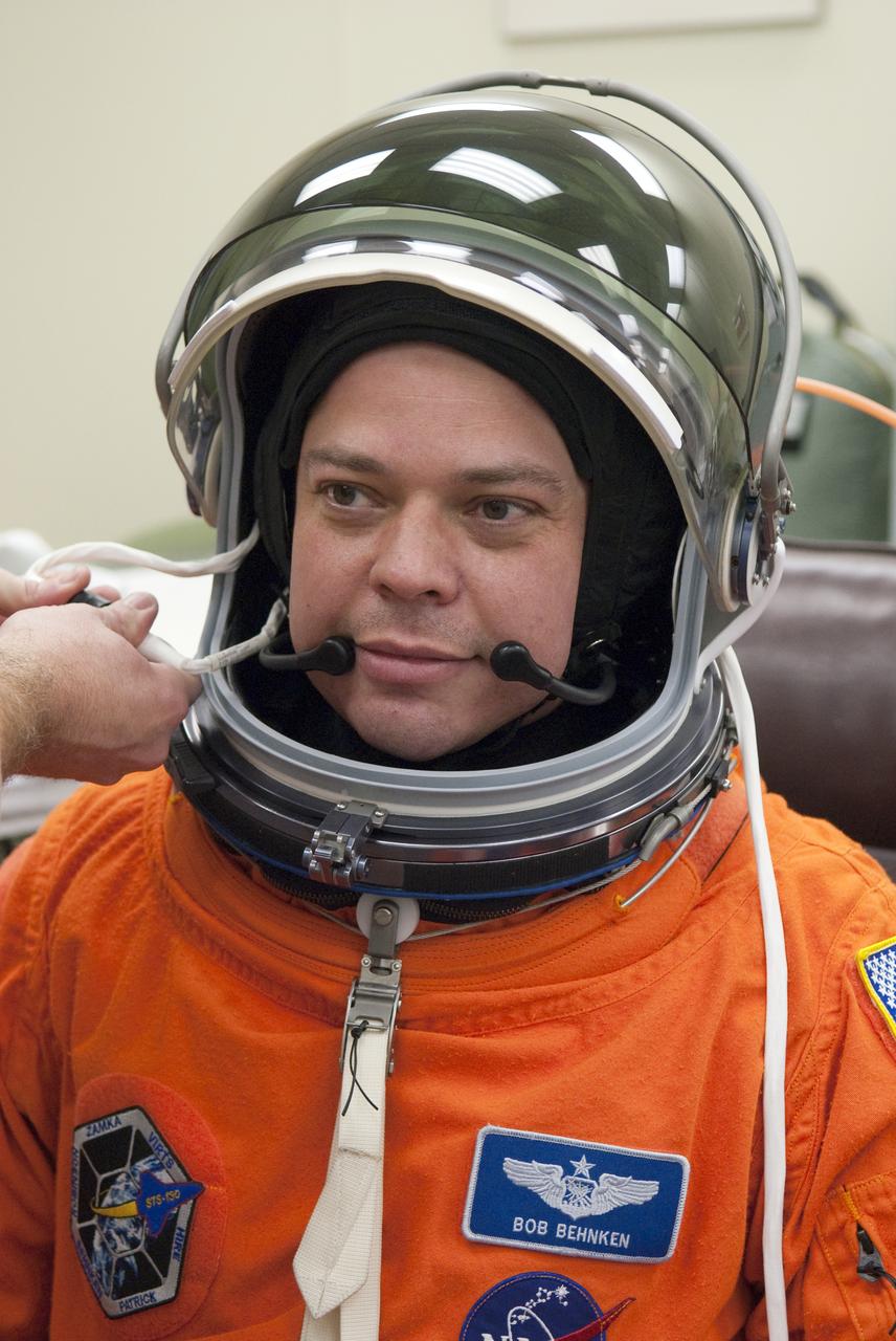 STS-130 LAUNCH L-0 SUITING