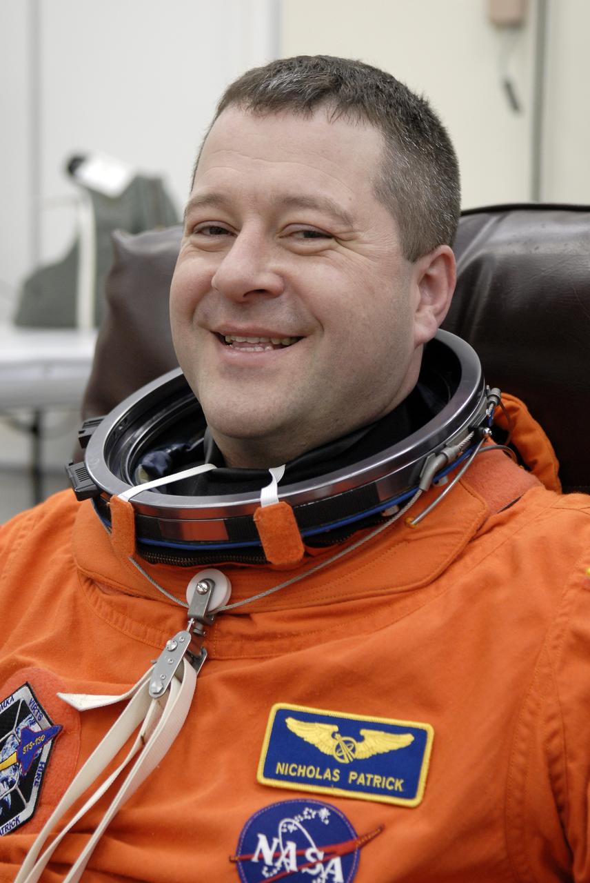 STS-130 LAUNCH L-0 SUITING