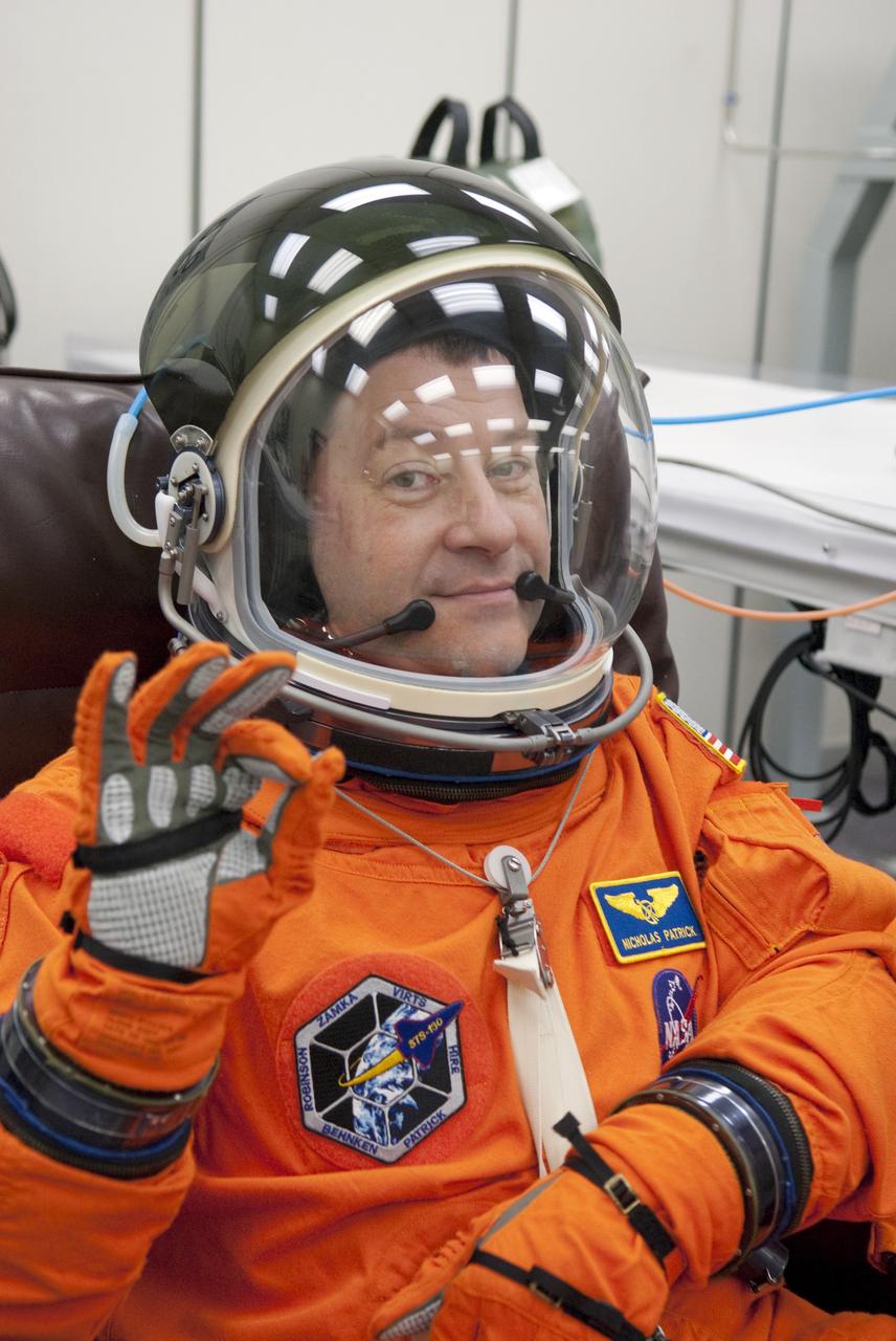 STS-130 LAUNCH L-0 SUITING