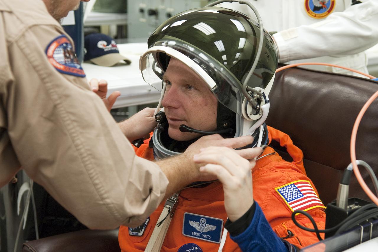 STS-130 LAUNCH L-0 SUITING