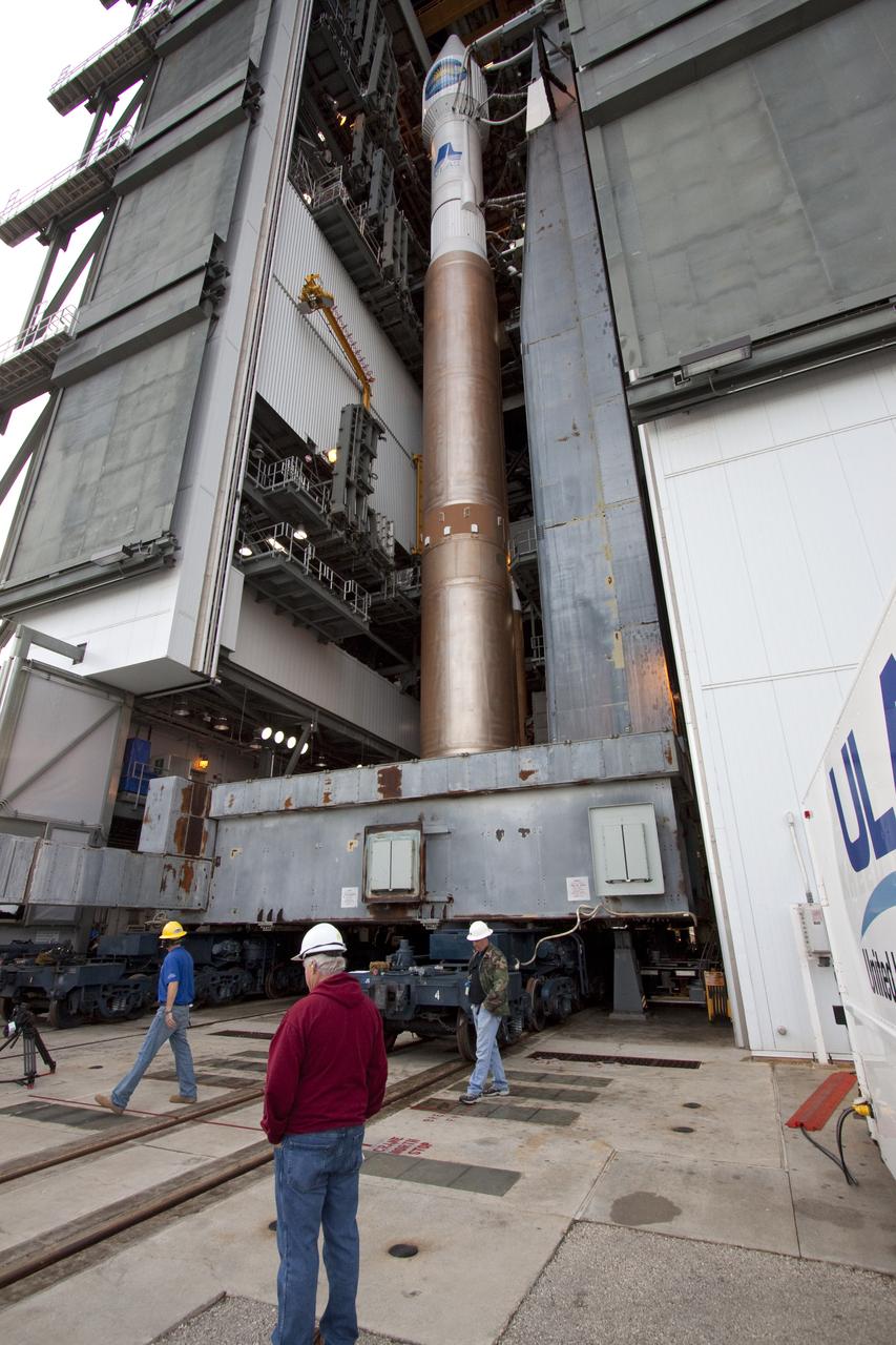 SDO ATLAS V ROLLOUT FROM VIF TO PAD 41