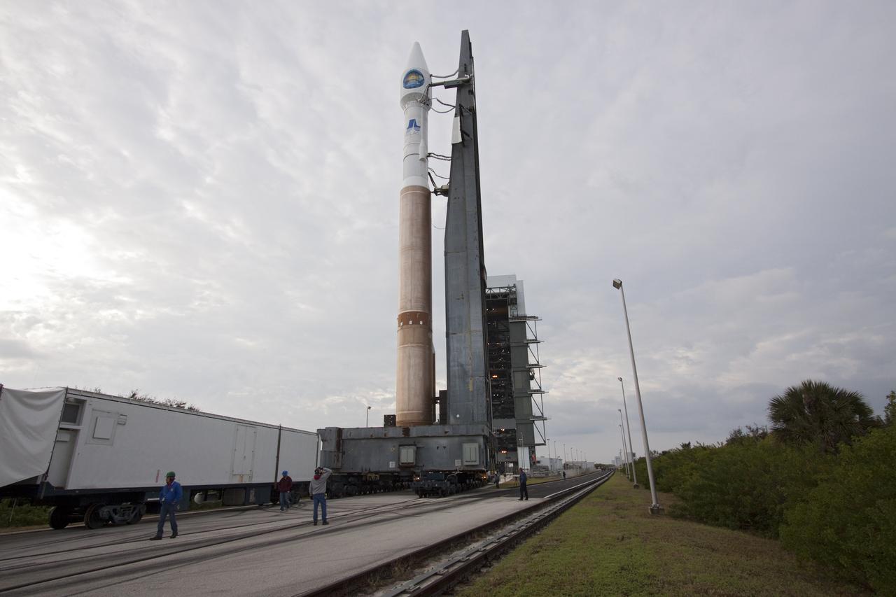 SDO ATLAS V ROLLOUT FROM VIF TO PAD 41
