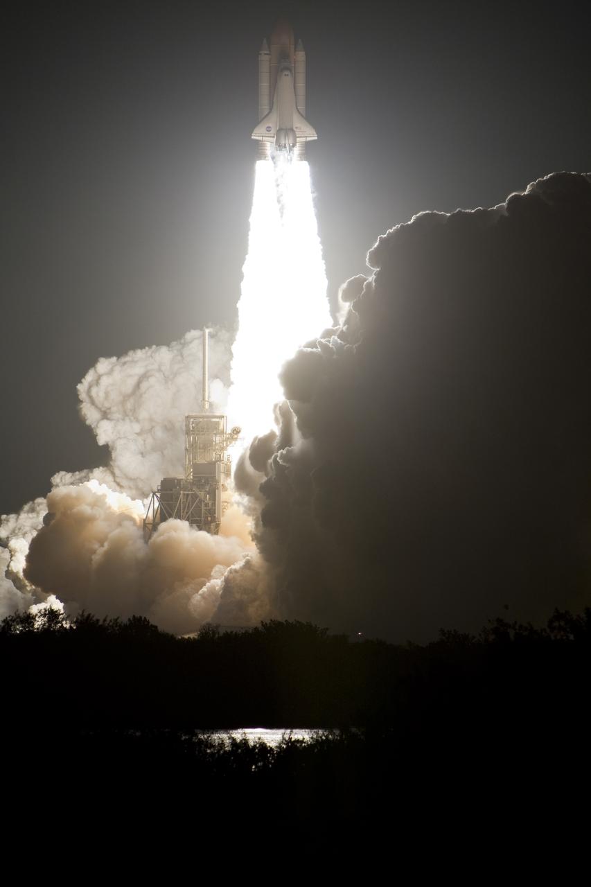 STS-130 ENDEAVOUR LIFTOFF