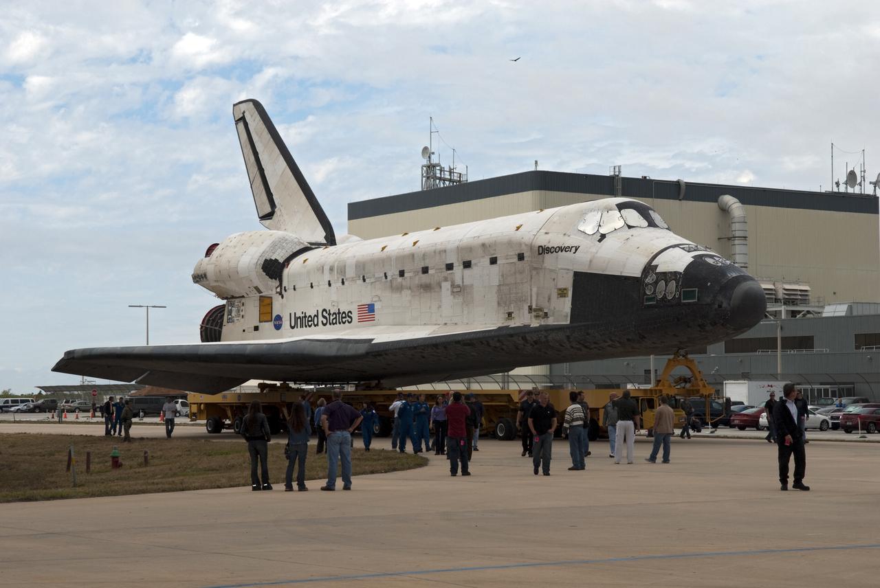 STS-131 DISCOVERY ROLLOVER FROM OPF-3 TO VAB