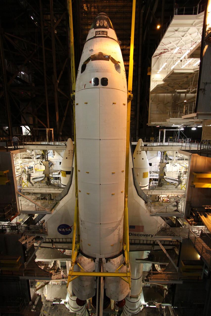 STS-131 Discovery Lift & Mate to SRB/ET Stack