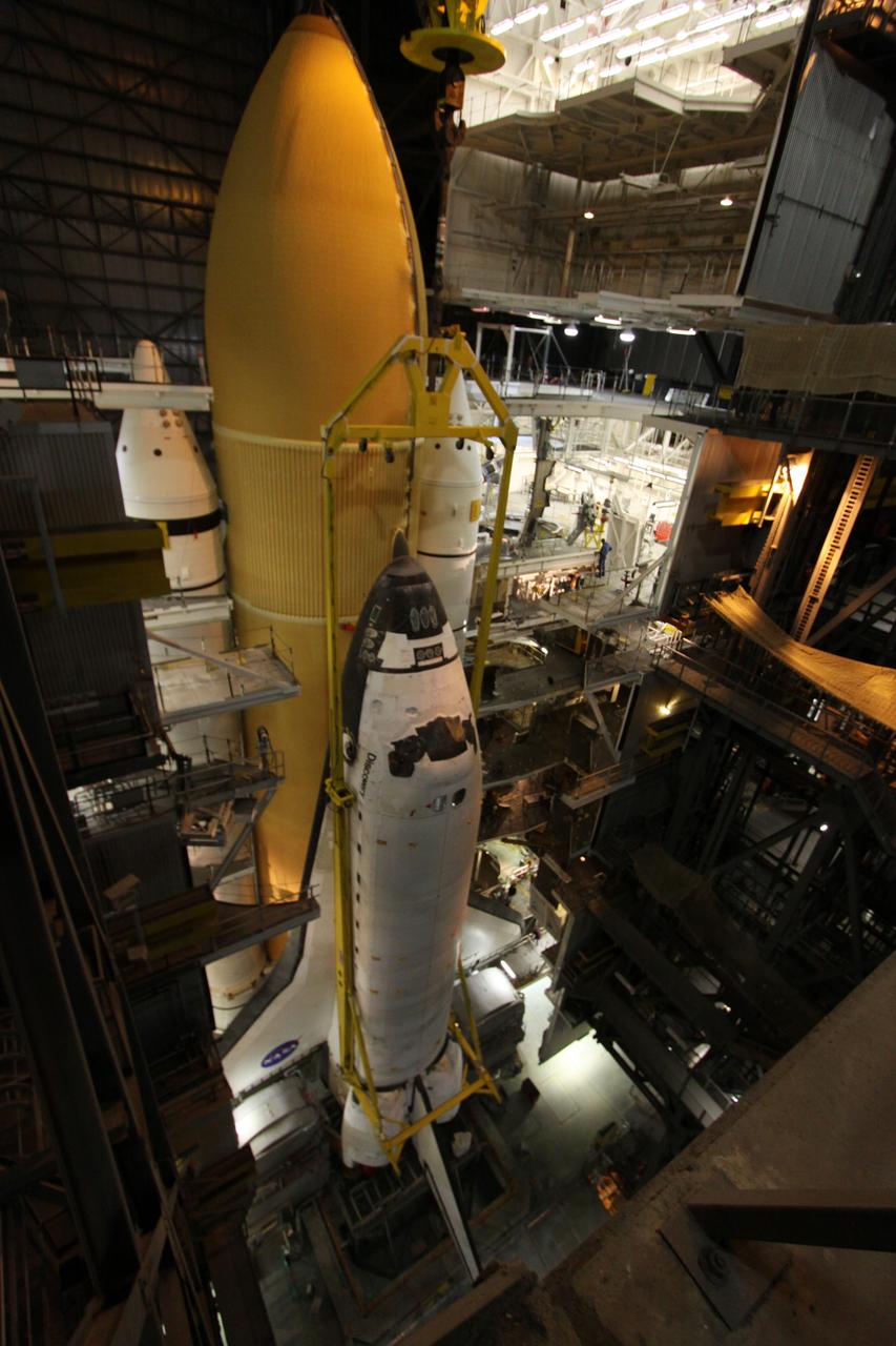 STS-131 Discovery Lift & Mate to SRB/ET Stack