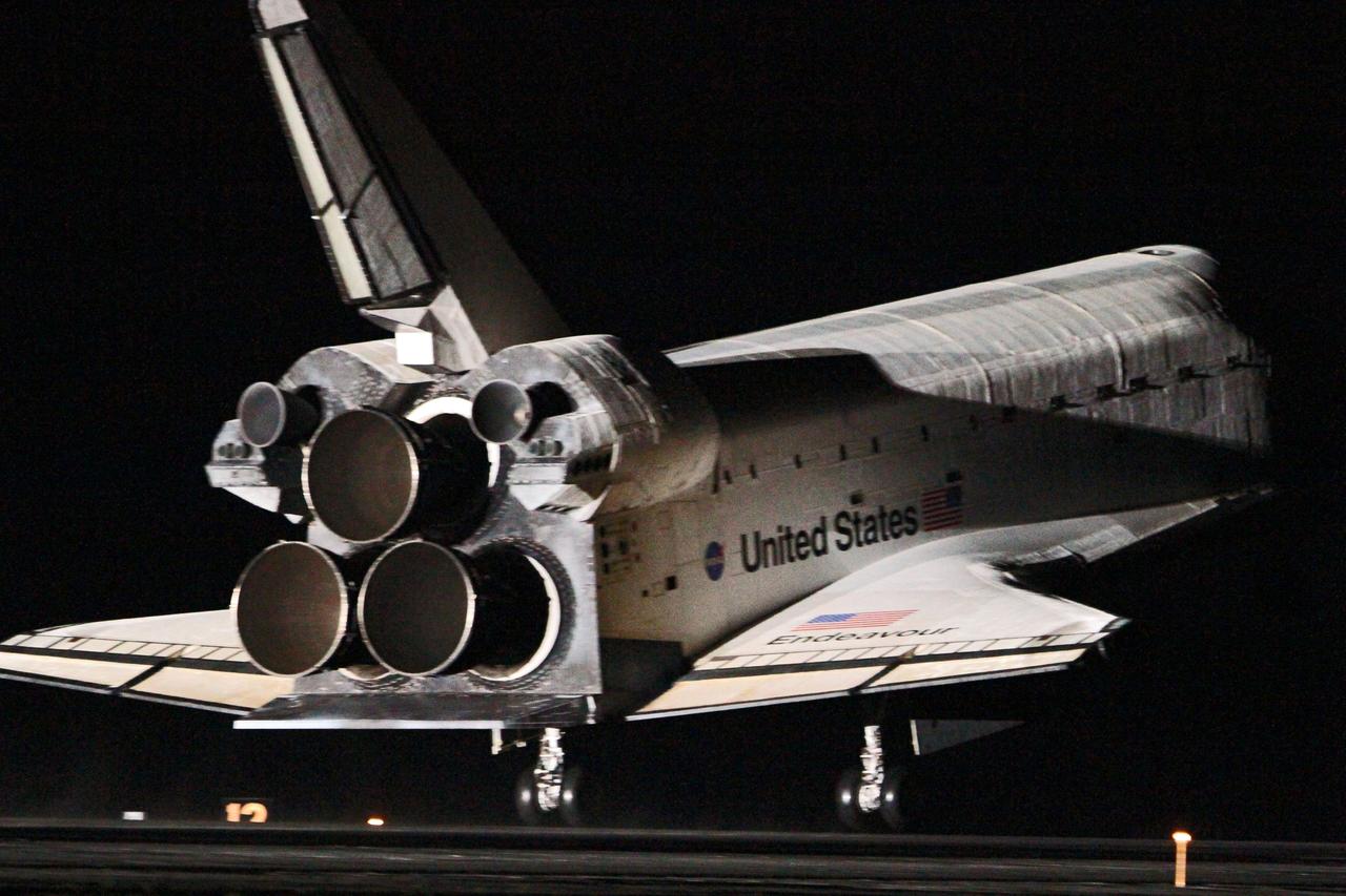 STS-130 Endeavour Landing