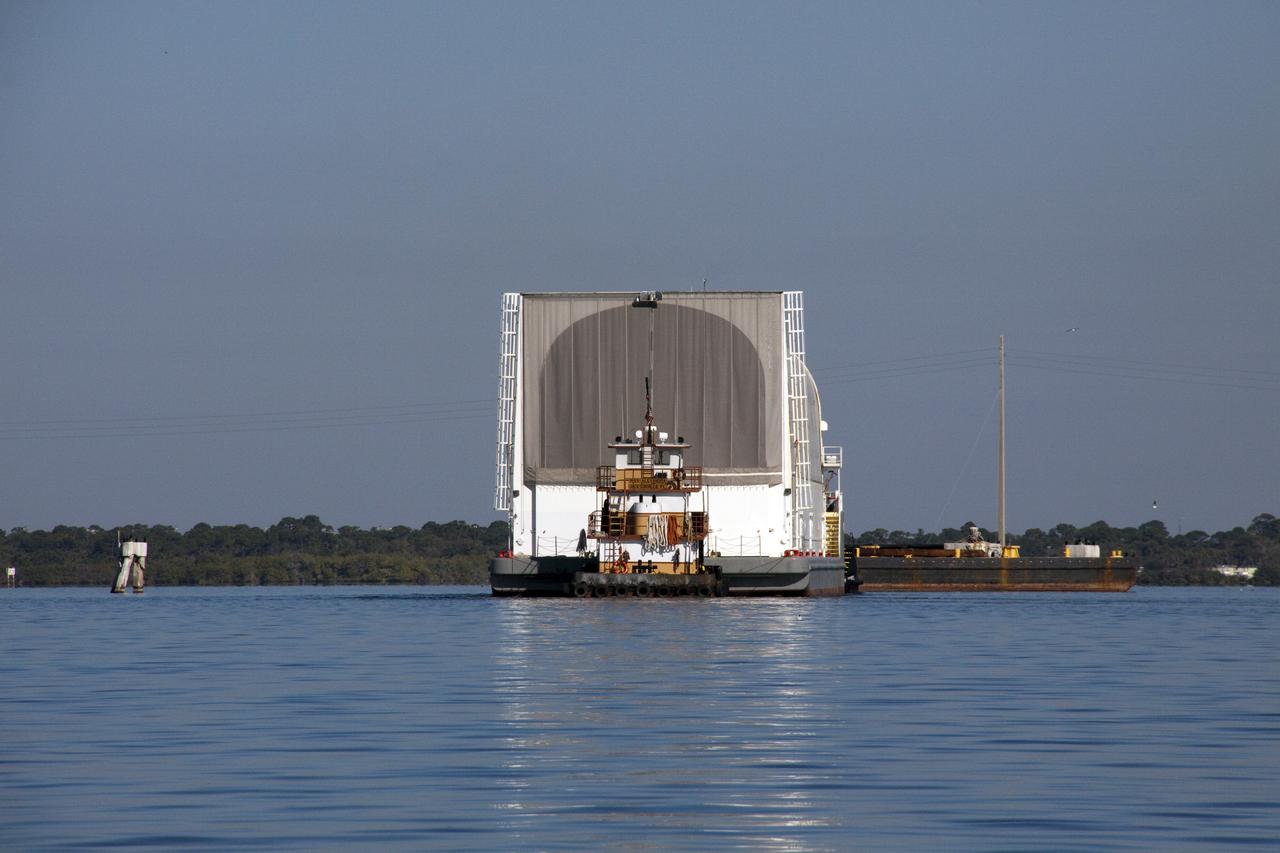 STS-132 ET-136 ARRIVAL THRU PORT CANAVERAL