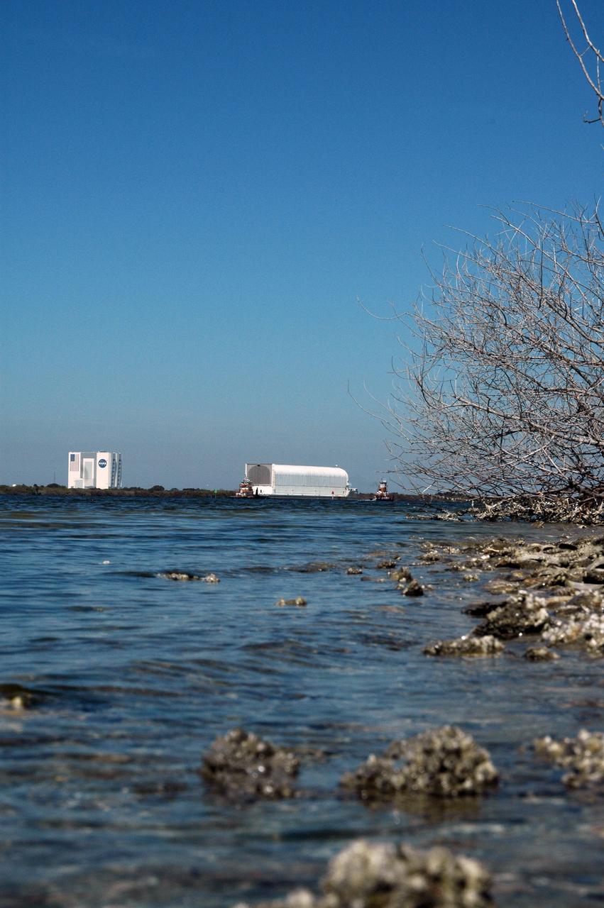 STS-132 ET-136 ARRIVAL THRU PORT CANAVERAL