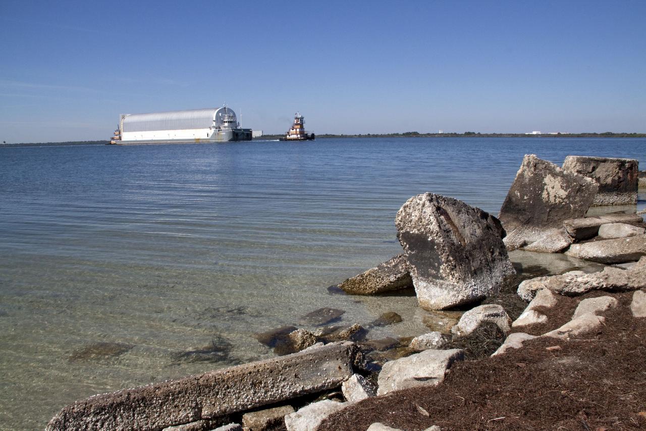 STS-132 ET-136 ARRIVAL TO LC39 TURN BASIN