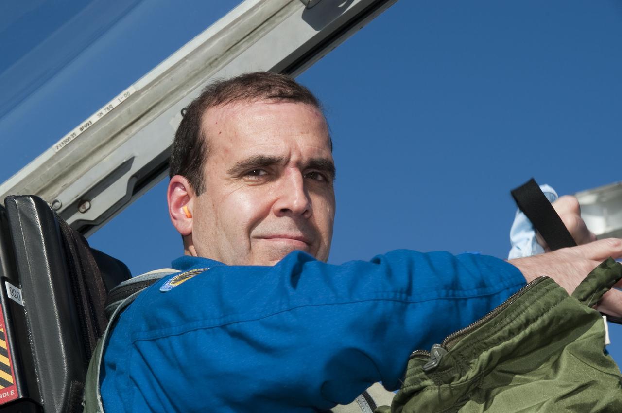 STS-131 TCDT - CREW ARRIVAL