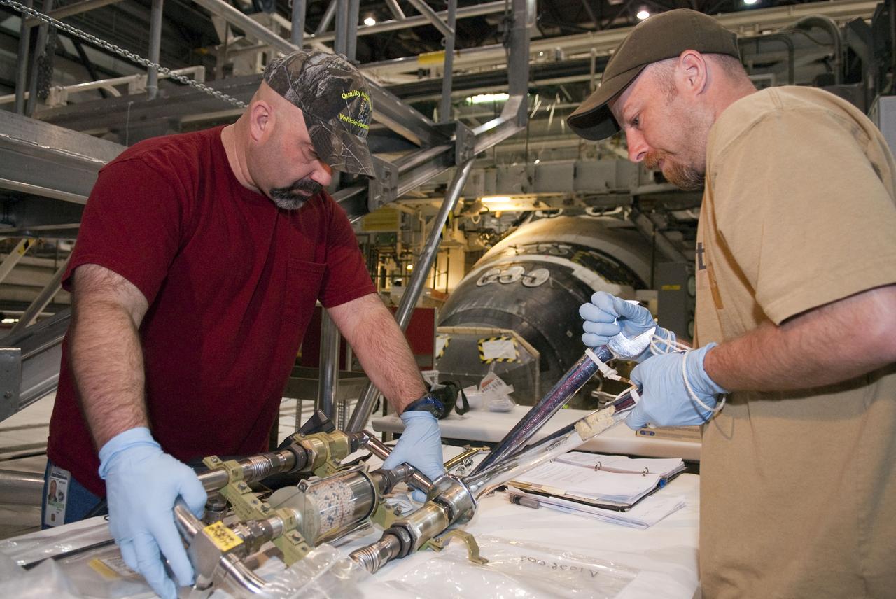 STS-132 ATLANTIS WCCS MANIFOLD FOR WINDOW PERGE BUILDUP